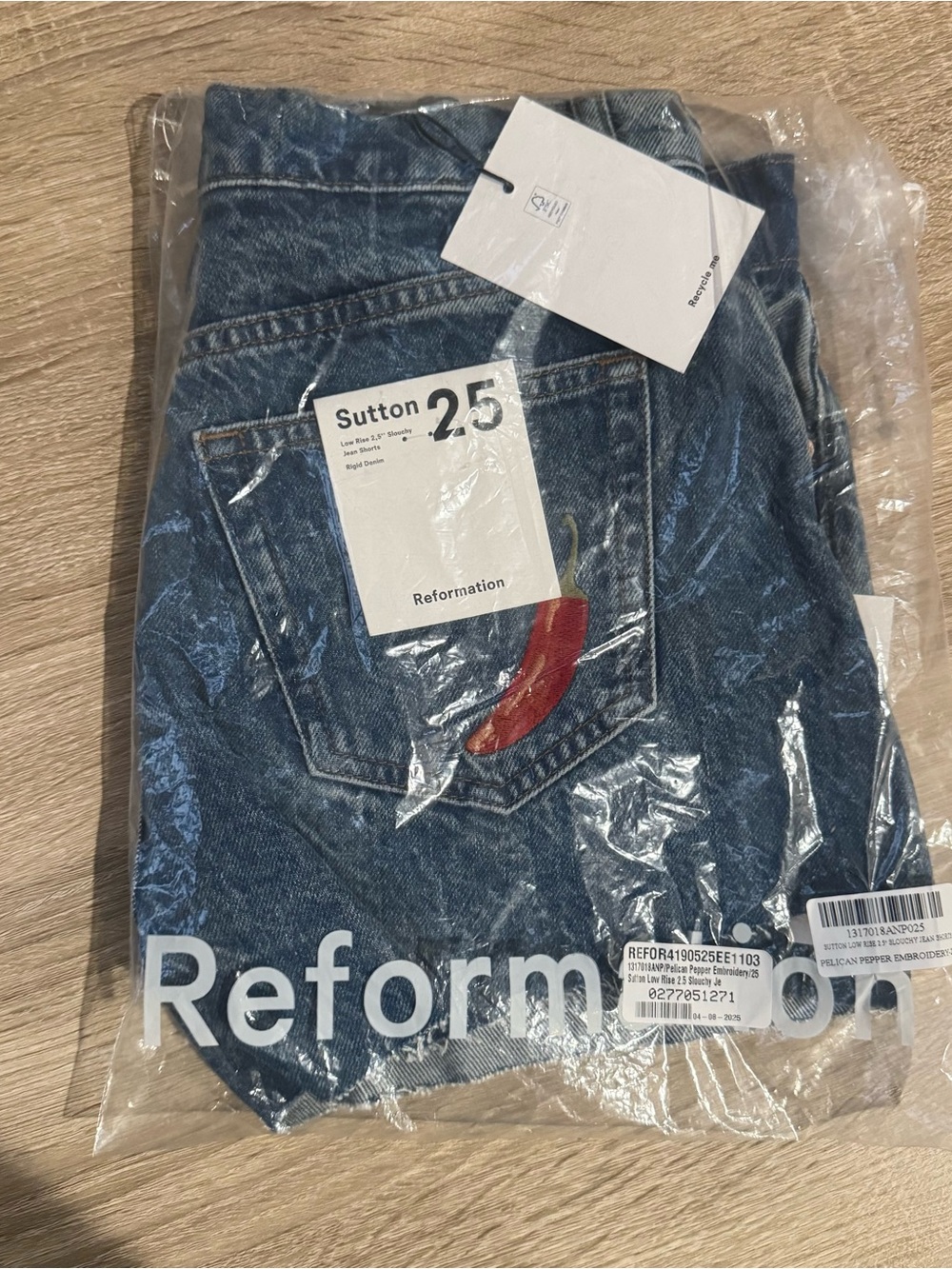NWT Reformation Sutton Low Rise 2.5 Slouchy Jean Shorts Pepper 25 - Picture 4 of 9